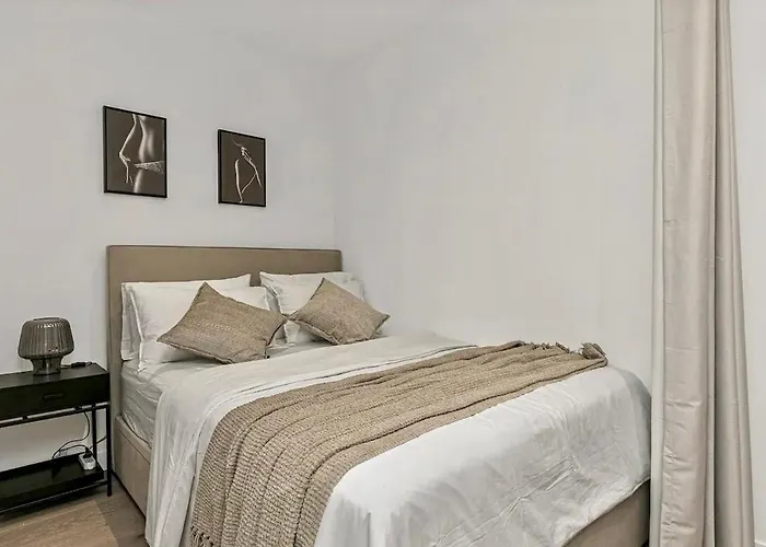 Luxury Apartment In Melbourne